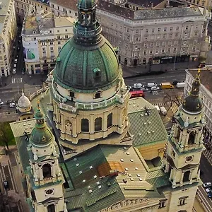 Seasons , Budapest Hungría